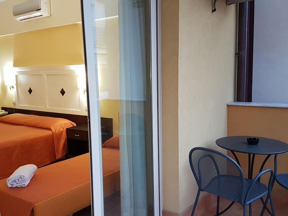 Hotel Orizzonte Letojanni Exteriör bild