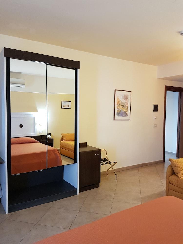 Hotel Orizzonte Letojanni Exteriör bild