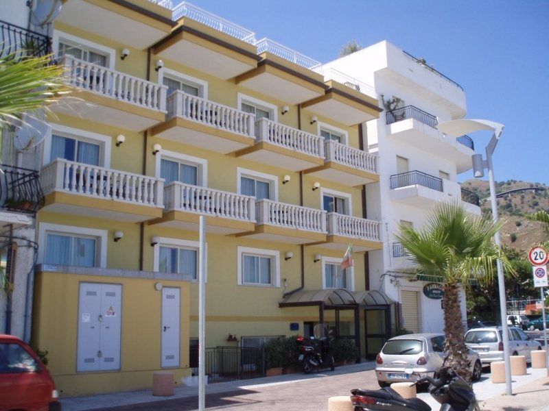 Hotel Orizzonte Letojanni Exteriör bild